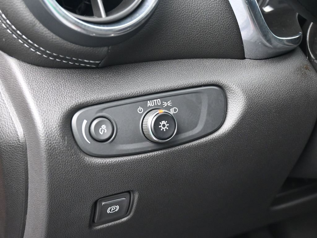 Used 2023 Chevrolet Blazer LT image 14