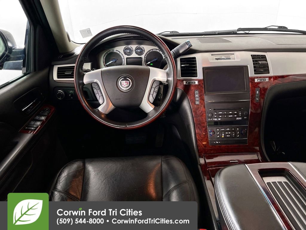 Used 2013 Cadillac Escalade Luxury image 25