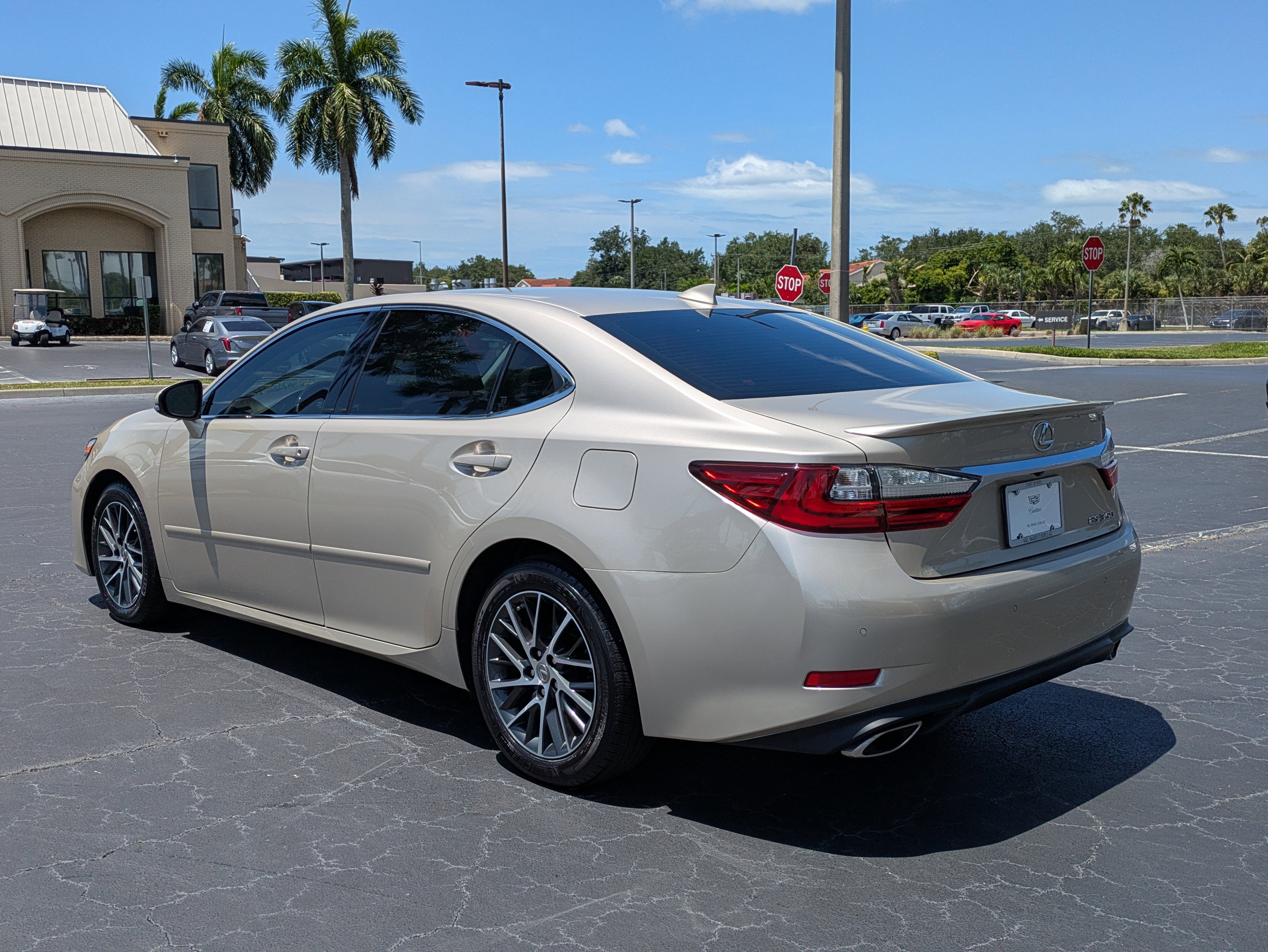 Used 2017 Lexus ES 350 w/ Luxury Package FWD image 4
