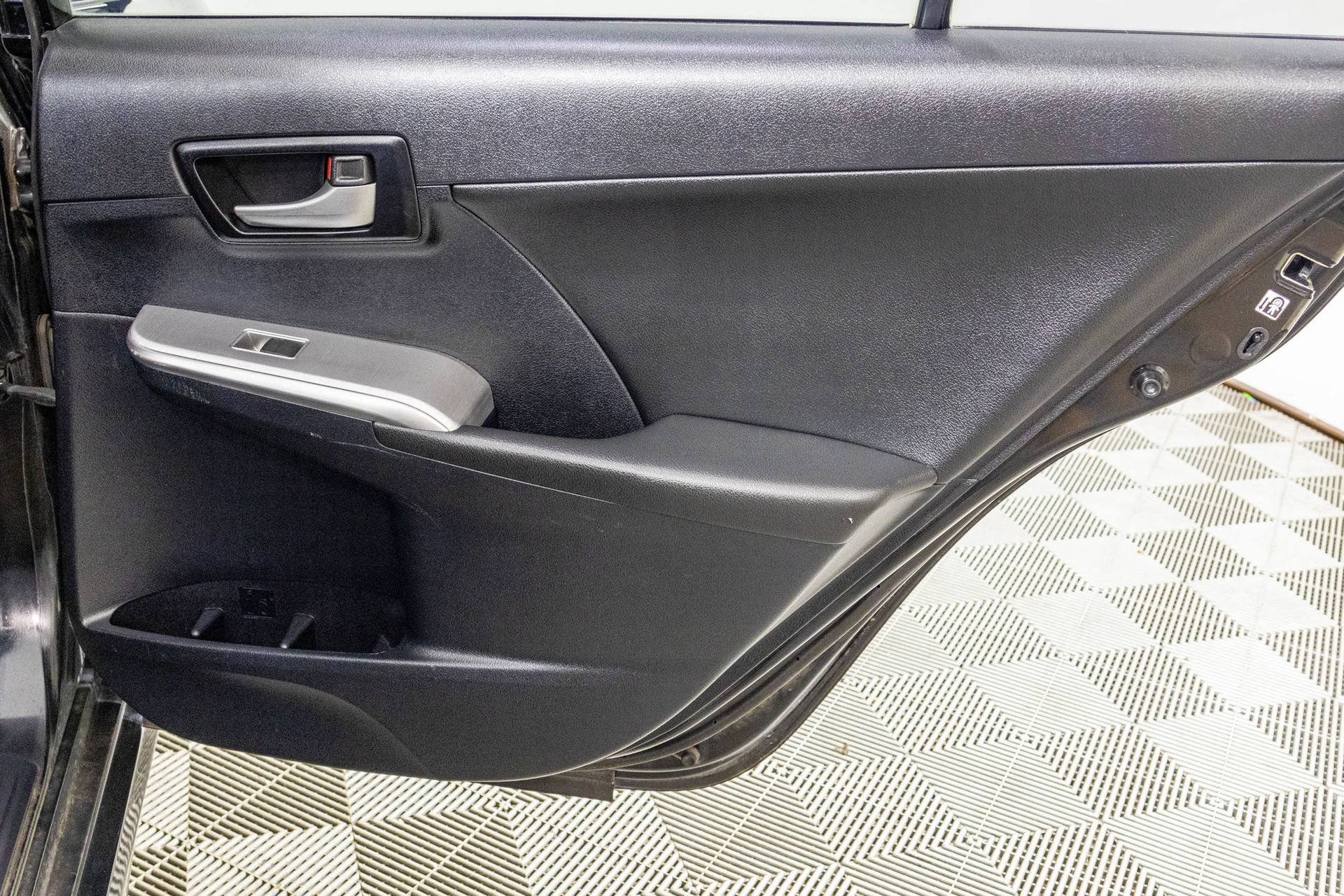 Used 2012 Toyota Camry SE w/ Leather Pkg FWD image 45