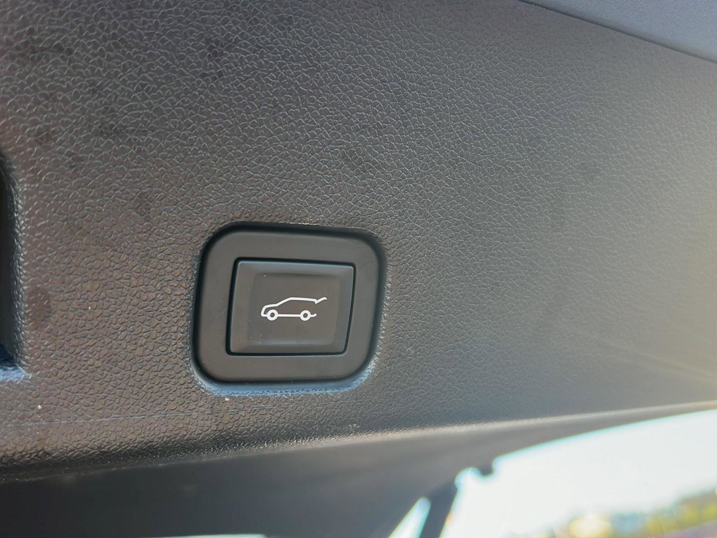 Used 2025 Chevrolet Traverse LT AWD/4WD image 35