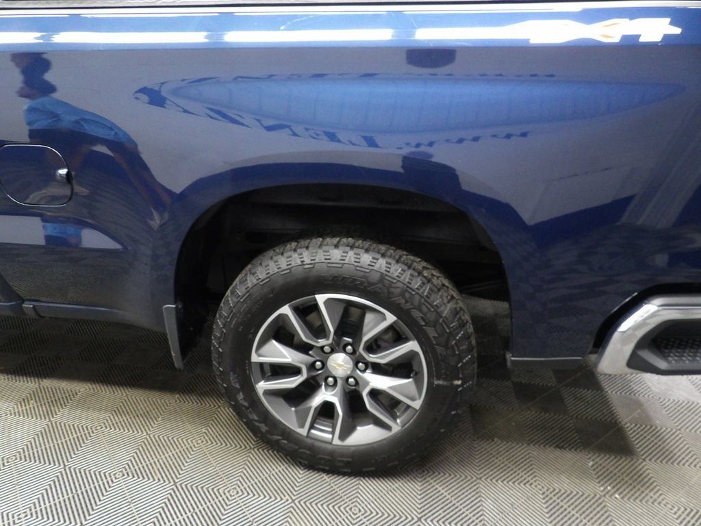 Used 2022 Chevrolet Silverado 1500 LT AWD/4WD image 38