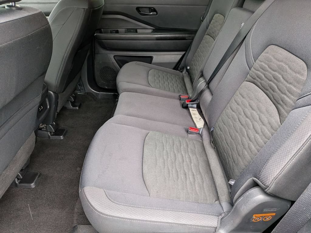 Used 2025 Nissan Pathfinder SV AWD/4WD image 83