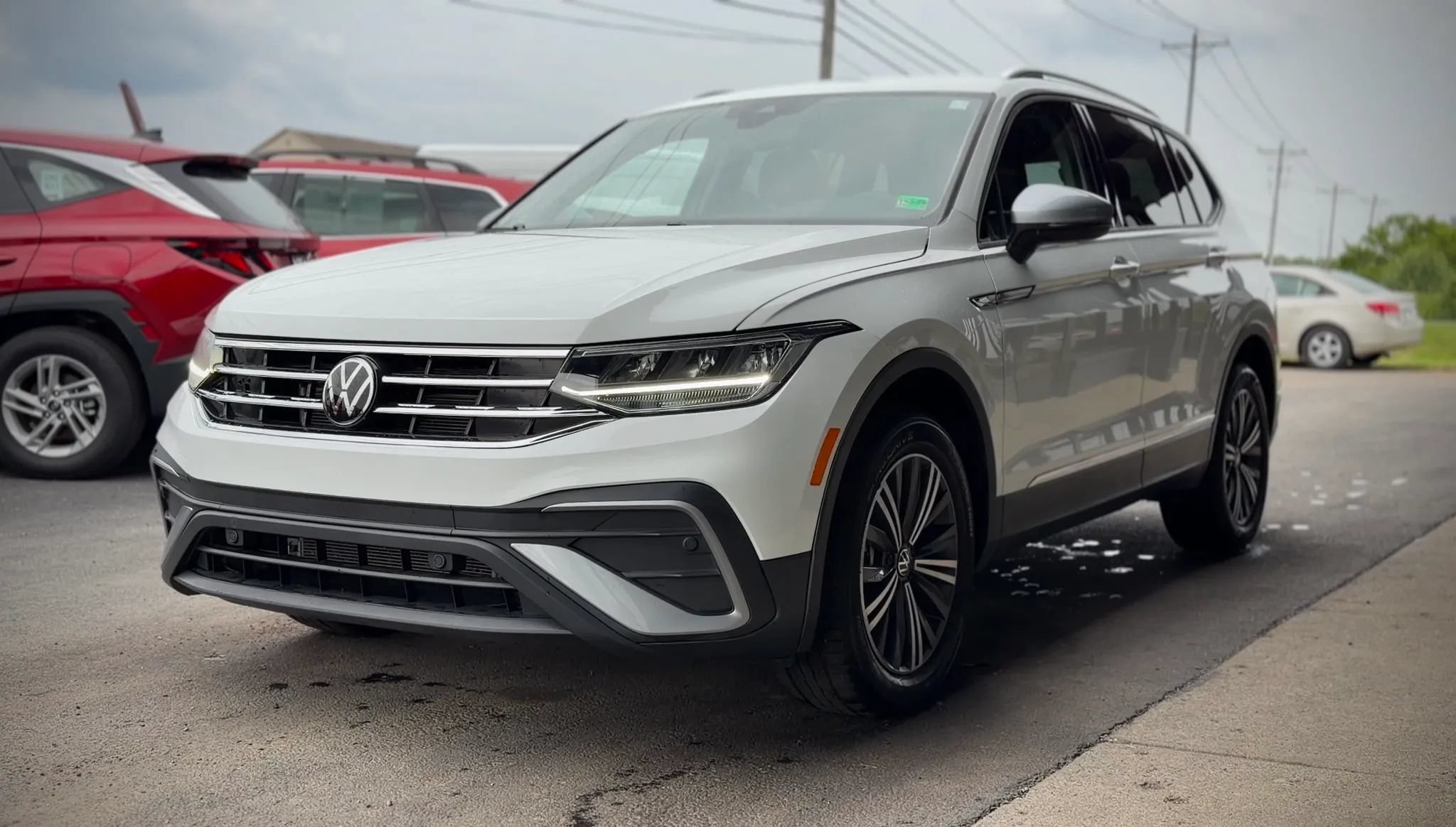 Used 2024 Volkswagen Tiguan SE AWD/4WD image 5