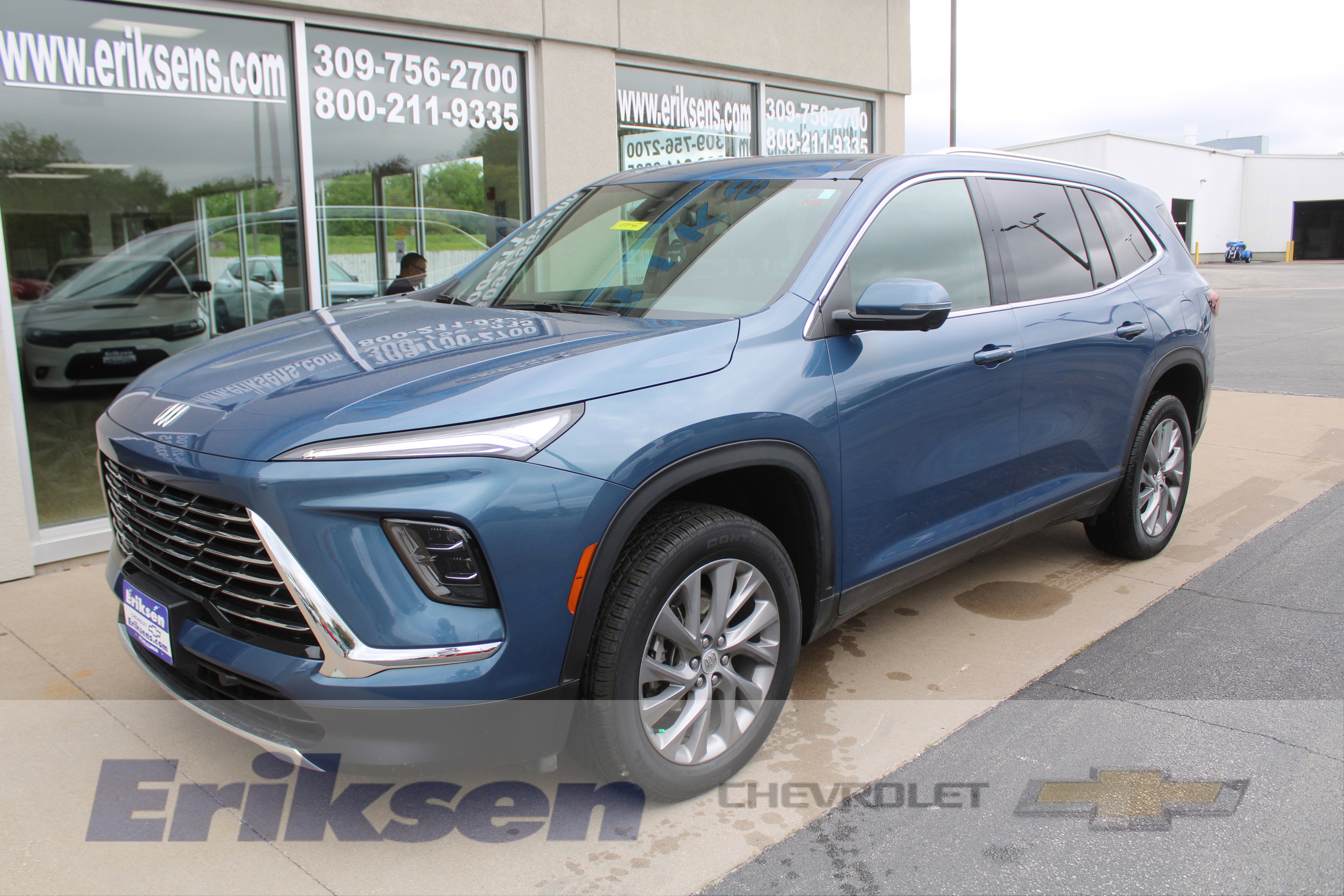 Certified 2025 Buick Enclave Preferred AWD/4WD image 1