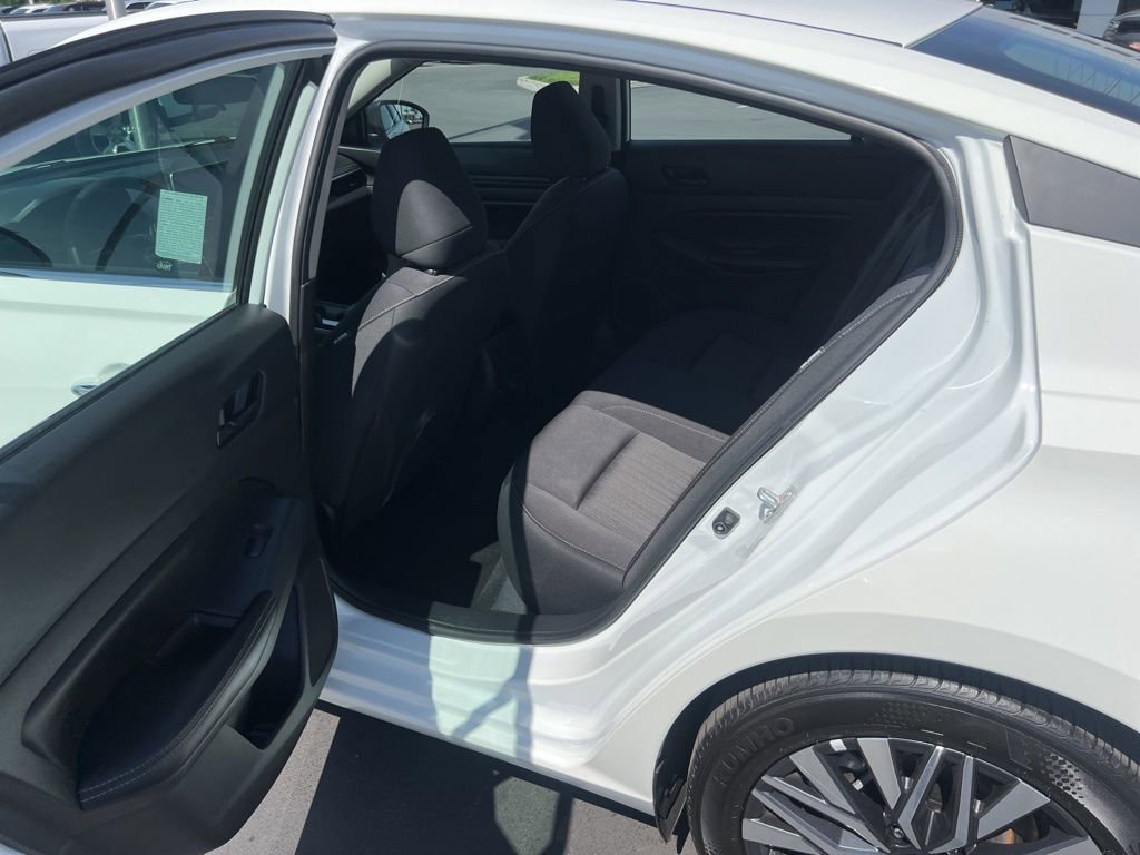 Used 2025 Nissan Altima 2.5 SV FWD image 23