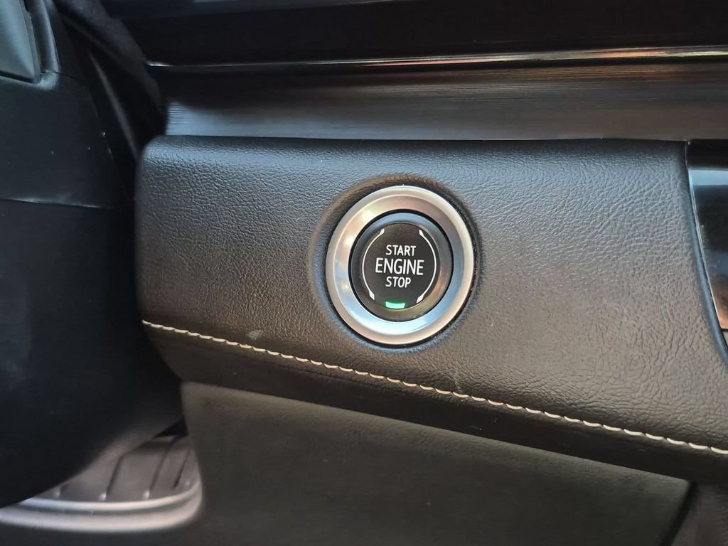 Certified 2022 Cadillac Escalade Premium Luxury RWD image 9