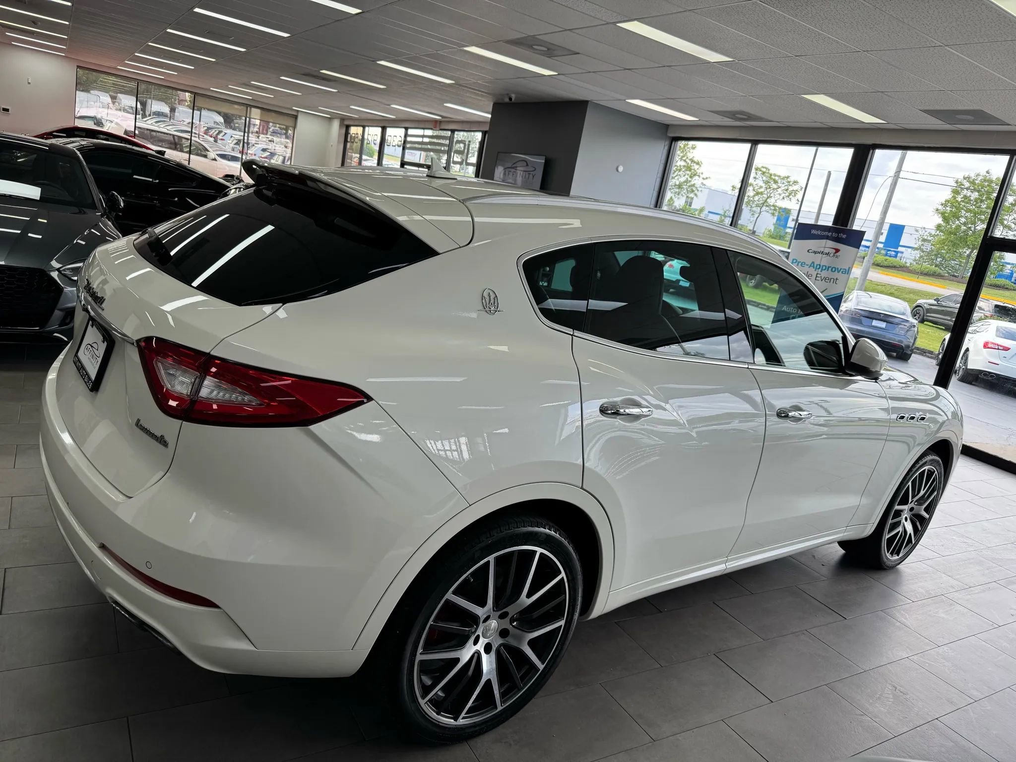 Used 2017 Maserati Levante w/ Sport Package image 4