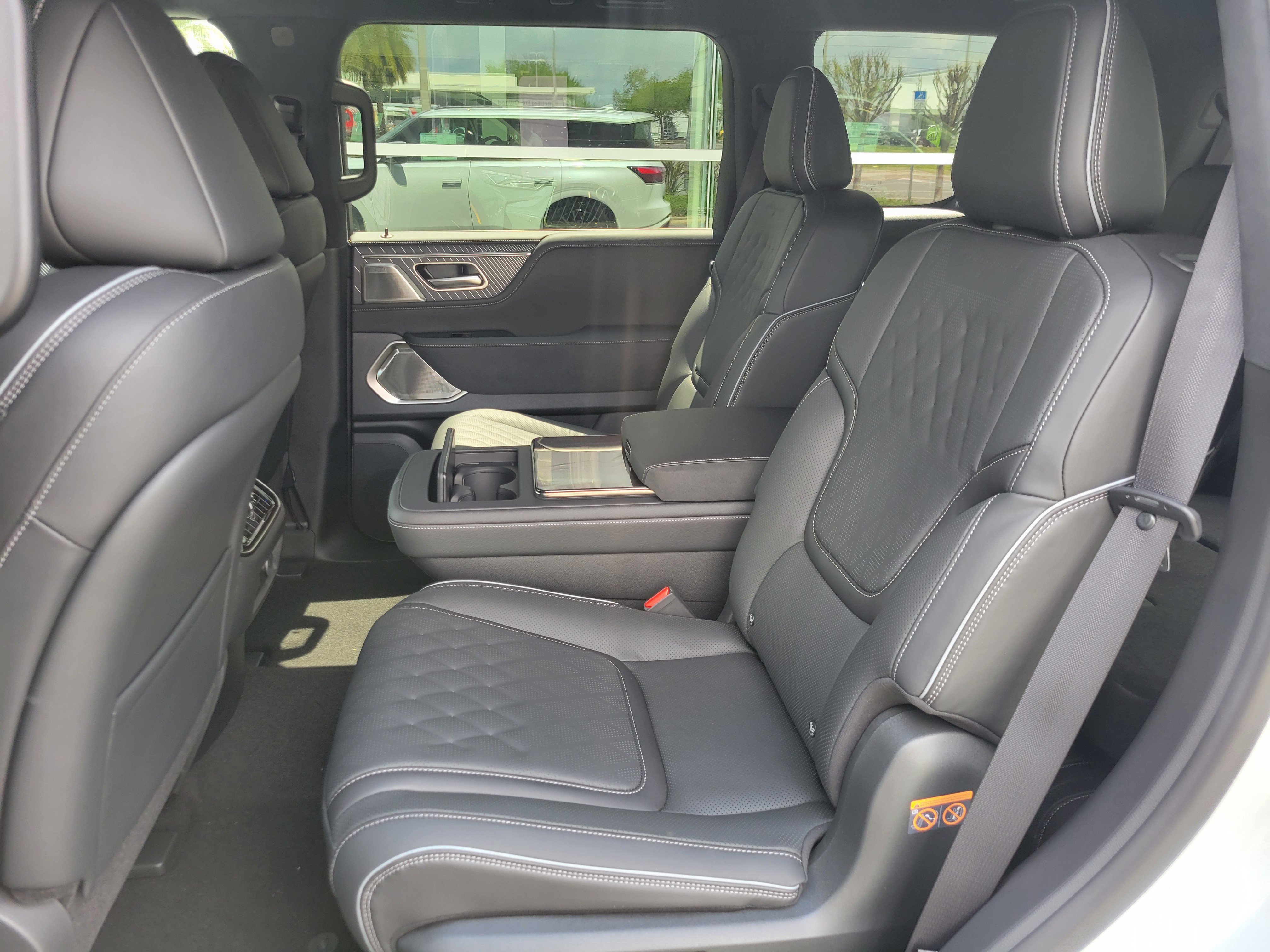 New 2026 INFINITI QX80 Autograph w/ Premium Cargo Package AWD/4WD image 17