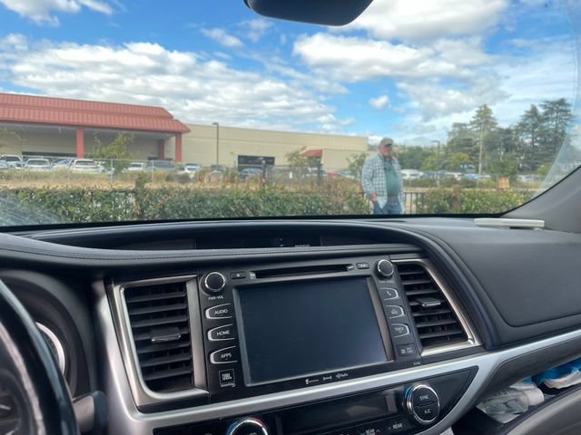 Used 2018 Toyota Highlander Limited Platinum AWD/4WD image 43
