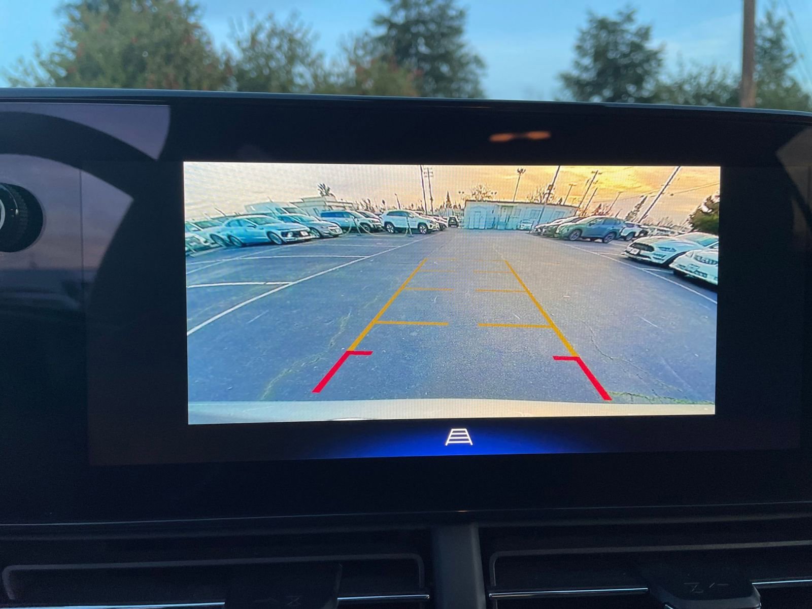 Used 2025 Chevrolet Trax LT w/ LT Convenience Package image 17