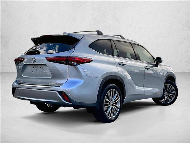 Used 2021 Toyota Highlander Platinum image 2