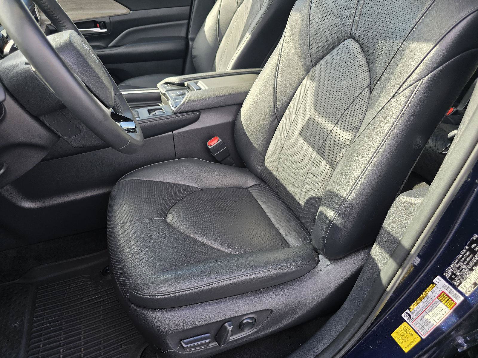 Used 2025 Toyota Grand Highlander AWD Hybrid image 16