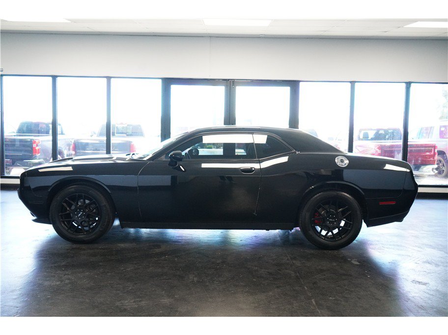Used 2016 Dodge Challenger SXT RWD image 4