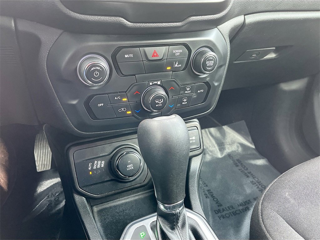 Used 2021 Jeep Renegade Latitude image 17