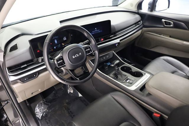 Used 2025 Kia Carnival FWD image 13