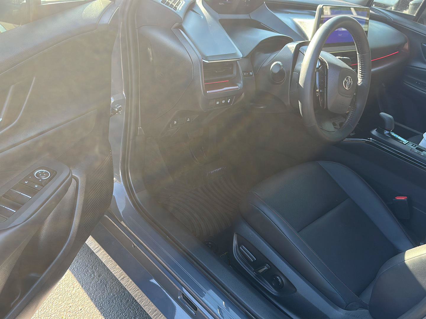 Used 2024 Toyota Prius Prime FWD image 6