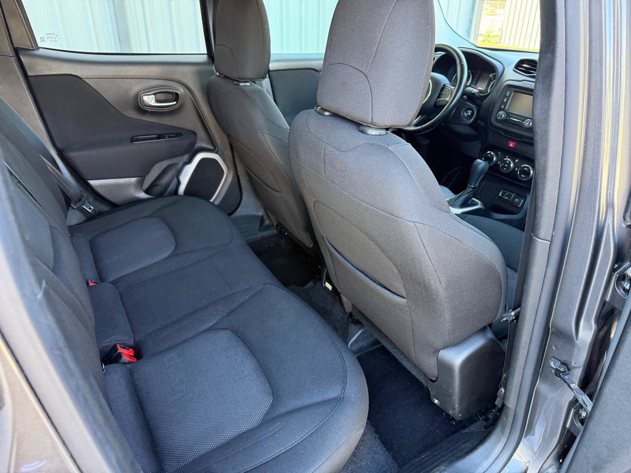 Used 2017 Jeep Renegade Latitude w/ Popular Equipment Group FWD image 27