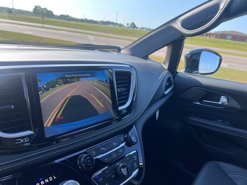 New 2026 Chrysler Pacifica Select FWD image 22