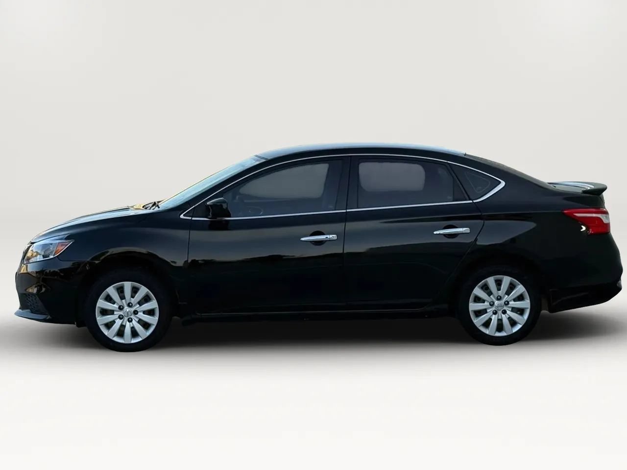 Used 2016 Nissan Sentra SV FWD image 4