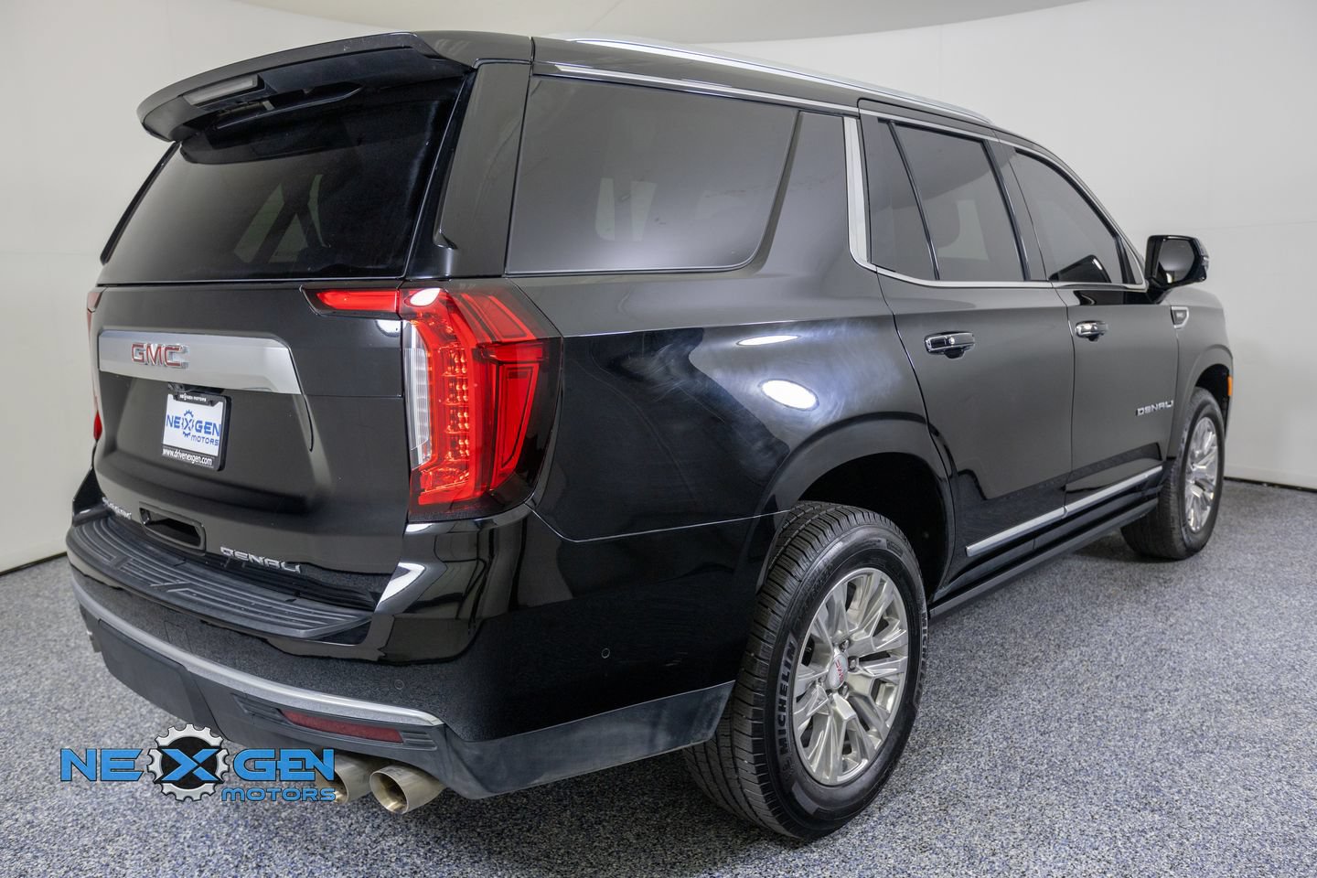 Used 2023 GMC Yukon Denali w/ Advanced Technology Package AWD/4WD image 7