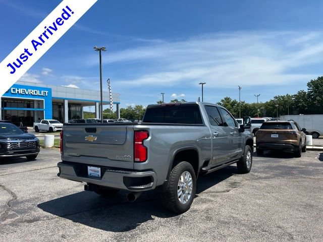 Used 2025 Chevrolet Silverado 2500 High Country w/ Technology Package AWD/4WD image 3