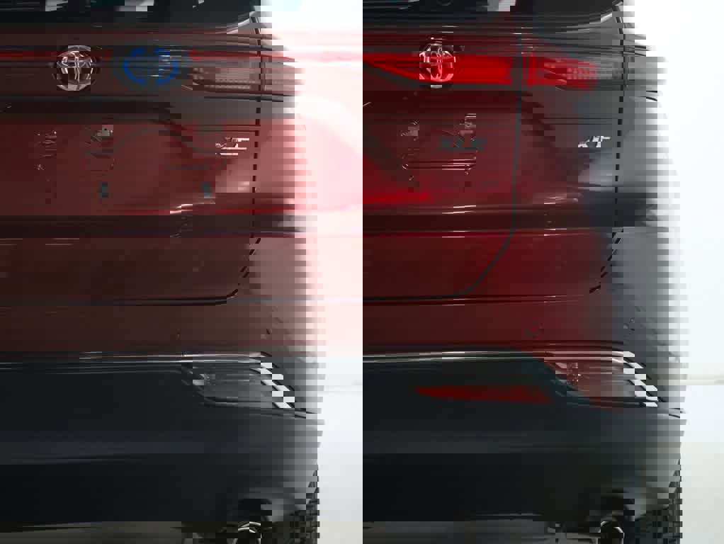 Certified 2023 Toyota Venza XLE image 44