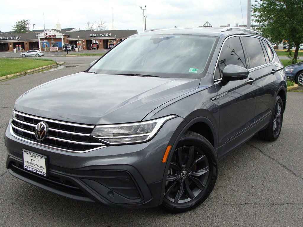 Used 2023 Volkswagen Tiguan SE image 3
