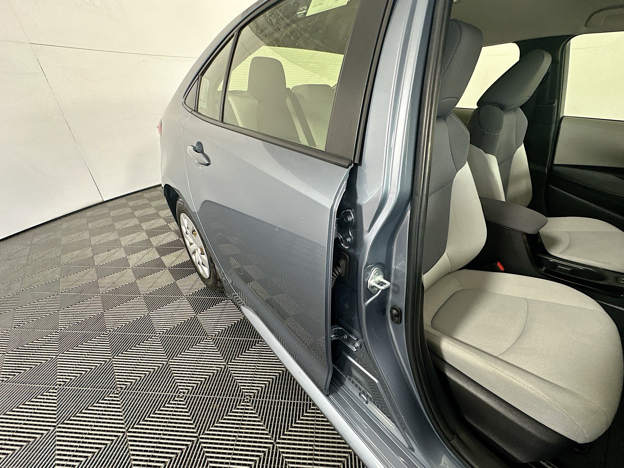 Used 2021 Toyota Corolla L FWD image 27