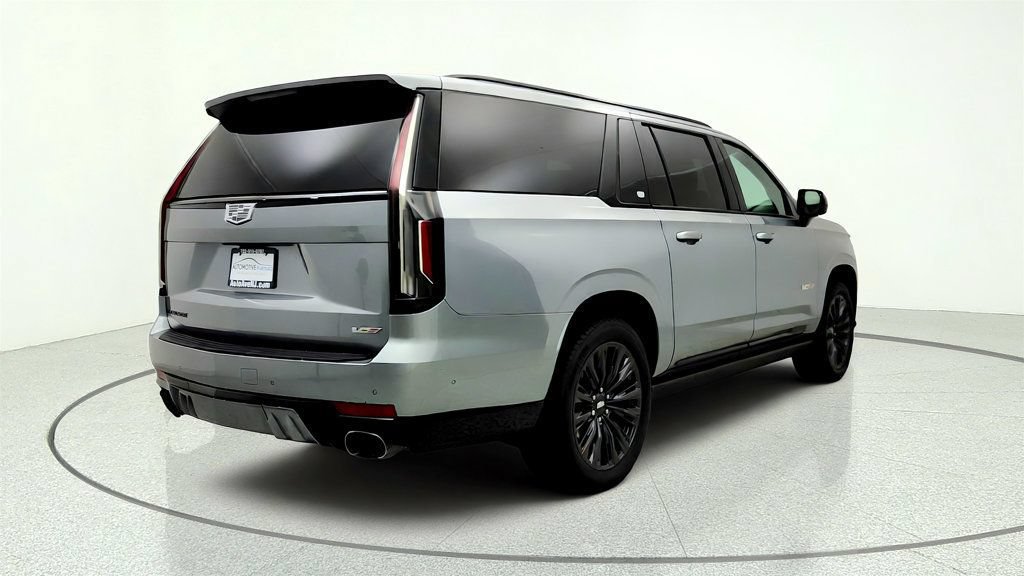 Used 2024 Cadillac Escalade ESV V w/ LPO, ONYX Package AWD/4WD image 5