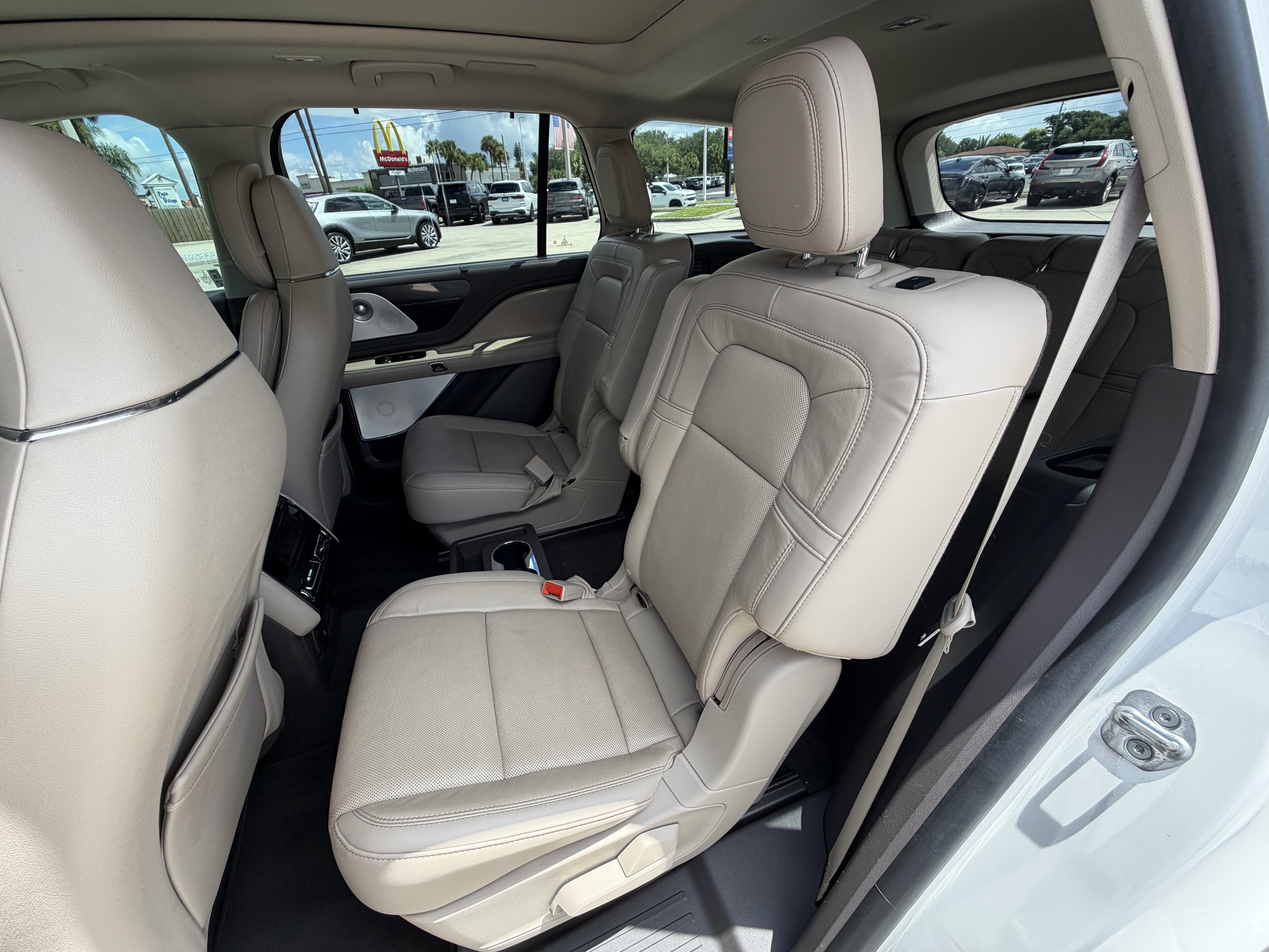 Used 2022 Lincoln Aviator Reserve w/ Equipment Group 201A AWD/4WD image 15