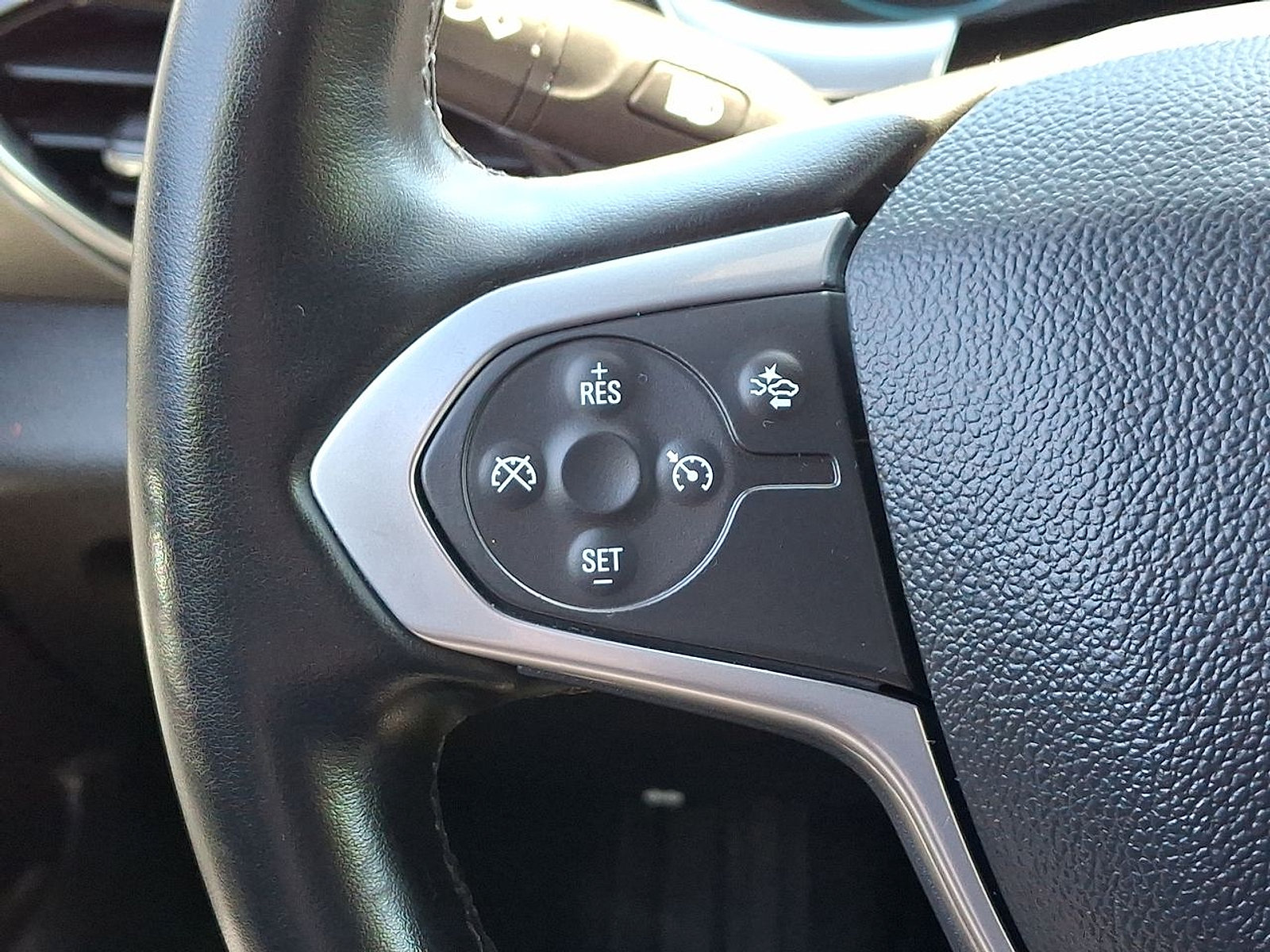 Certified 2023 Chevrolet Traverse LT FWD image 17