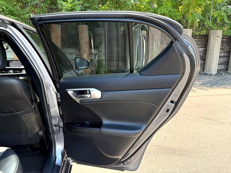 Used 2015 Lexus CT 200h image 21