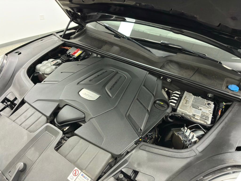 Used 2022 Porsche Cayenne Platinum Edition image 67