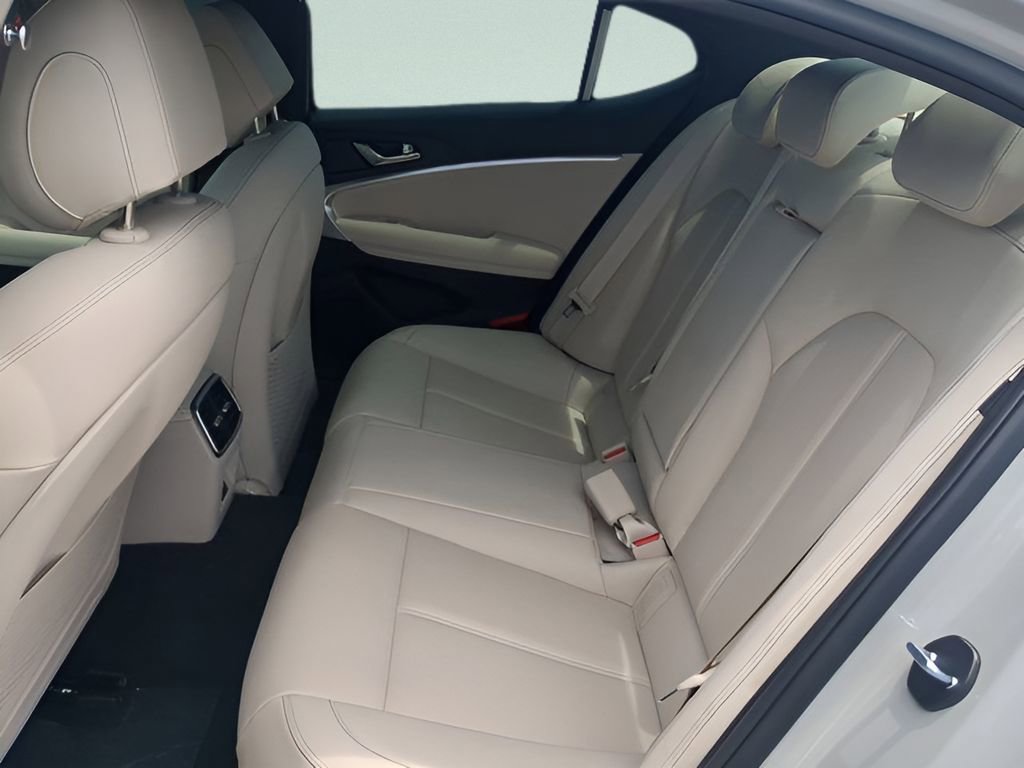 Used 2026 Genesis G70 2.5T image 9