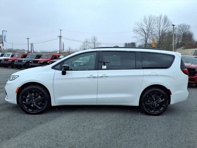 New 2026 Chrysler Pacifica Limited w/ S Appearance Package image 8