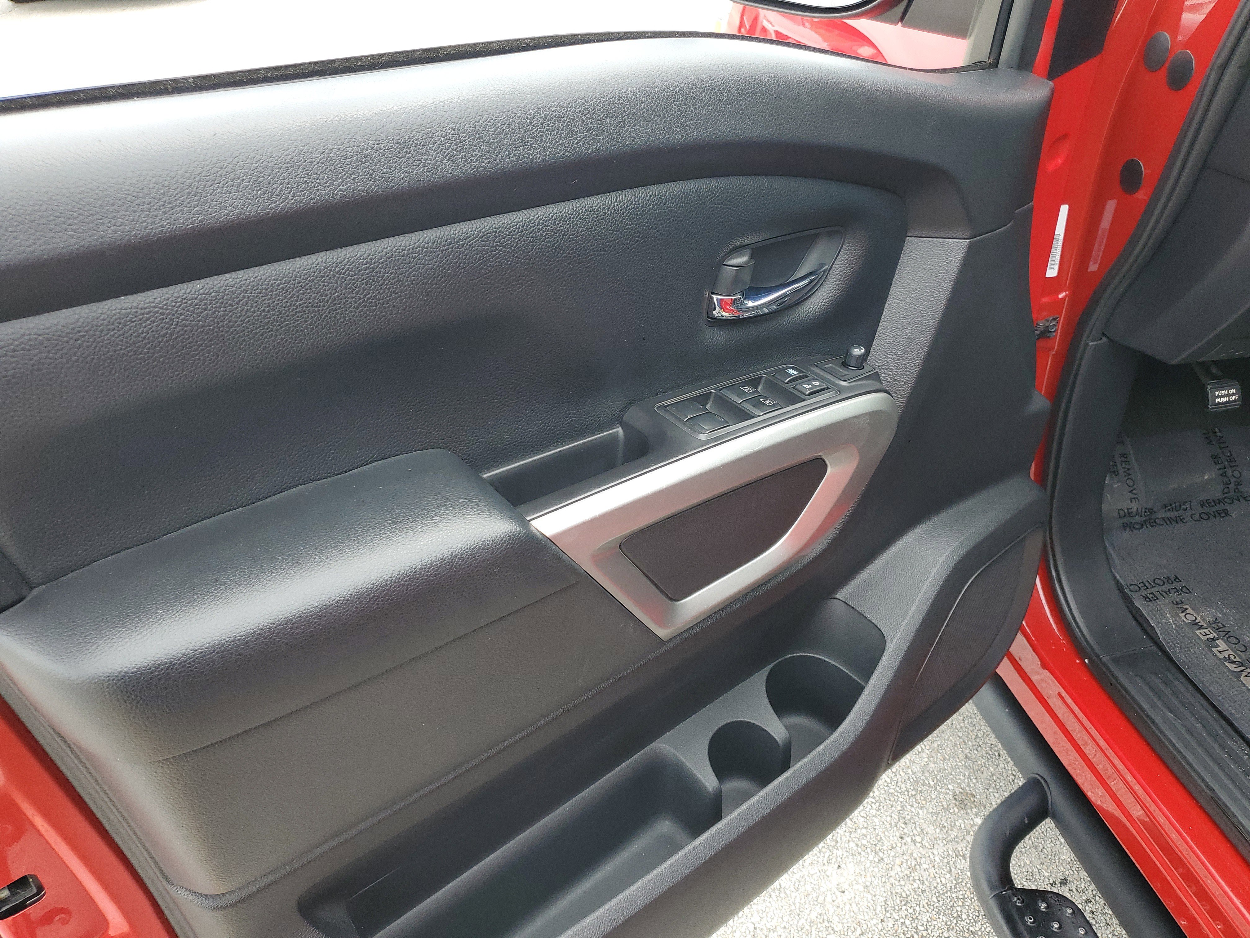 Used 2021 Nissan Titan SV w/ SV Convenience Package RWD image 12