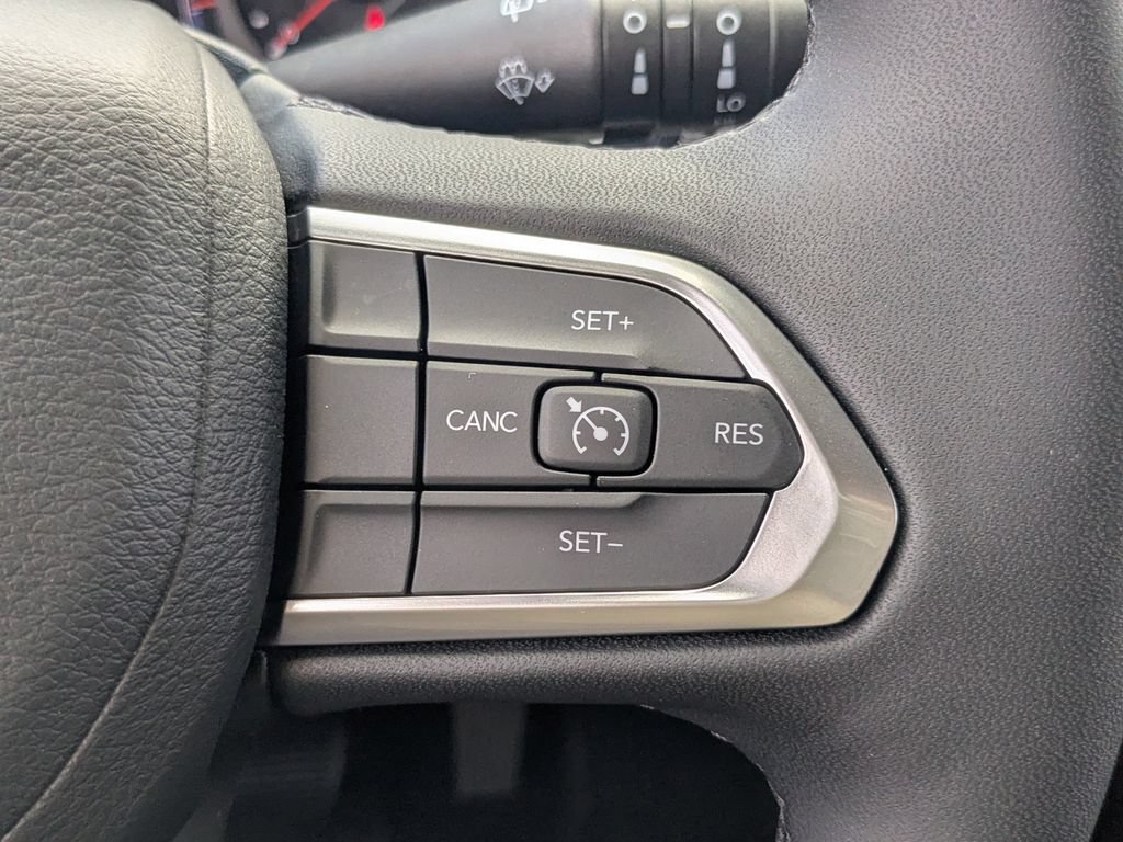 Used 2025 Jeep Compass Latitude w/ Convenience Group AWD/4WD image 26