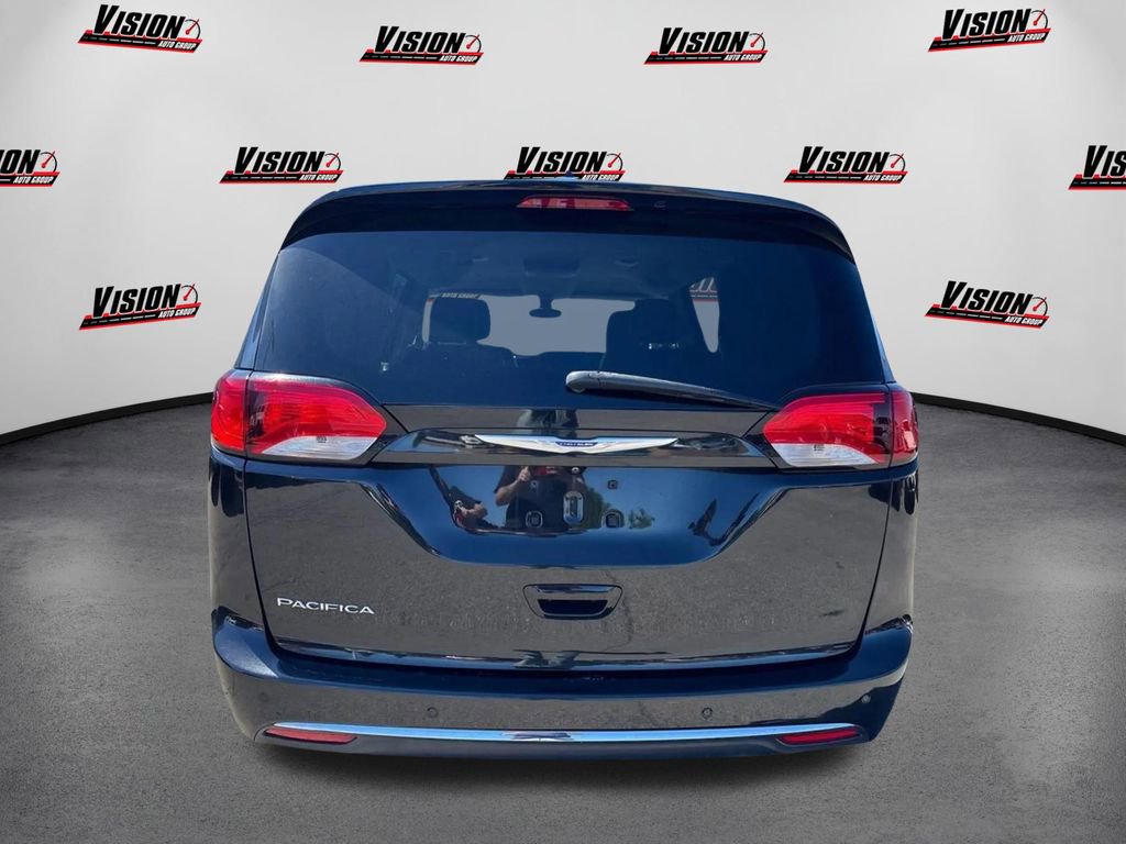 Used 2019 Chrysler Pacifica Touring-L FWD image 6