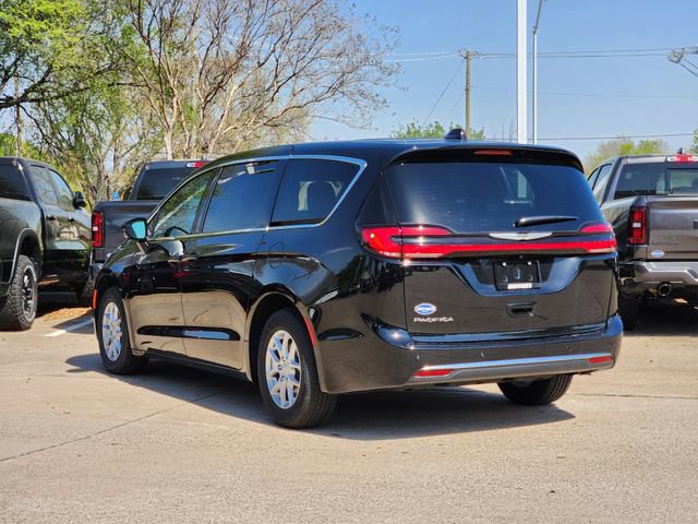 New 2026 Chrysler Pacifica Select image 4
