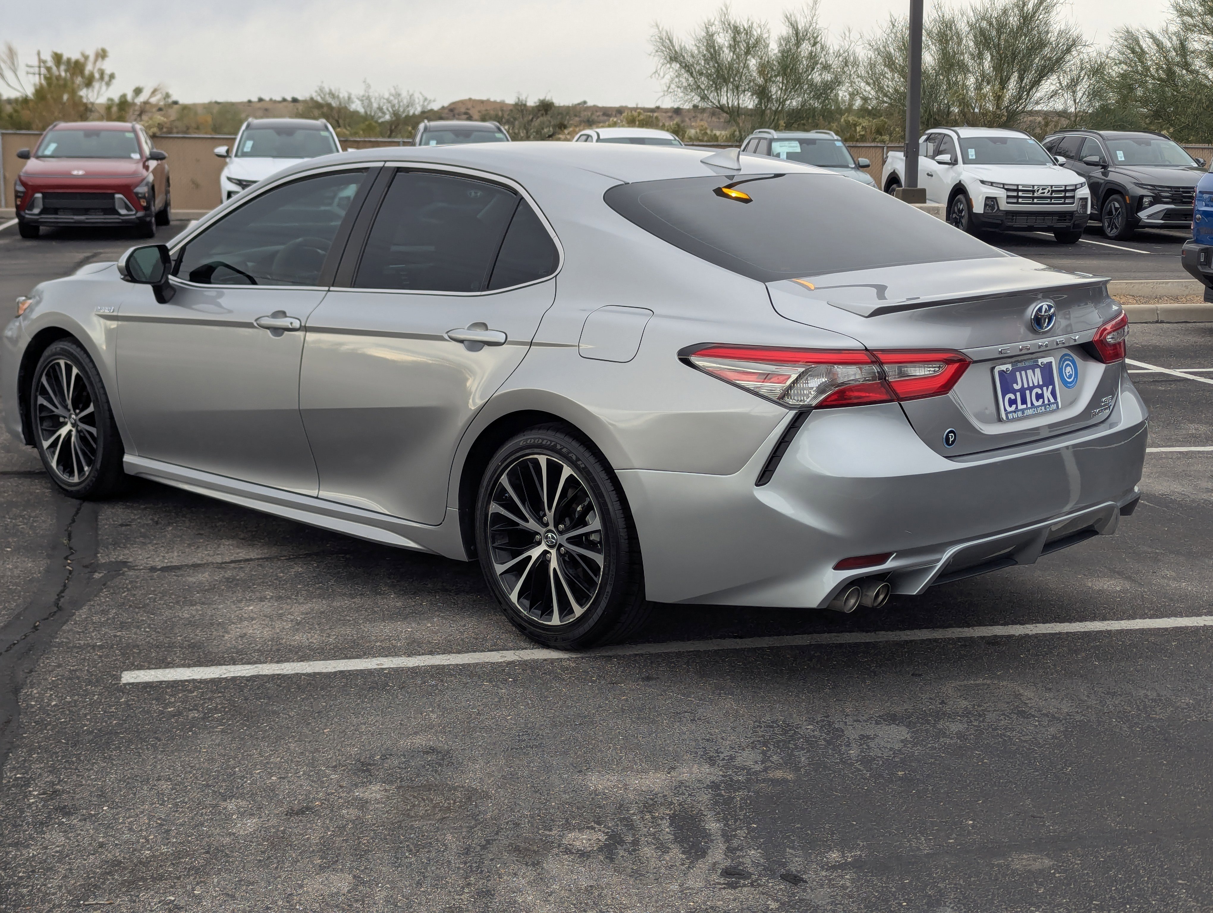 Used 2019 Toyota Camry SE image 4