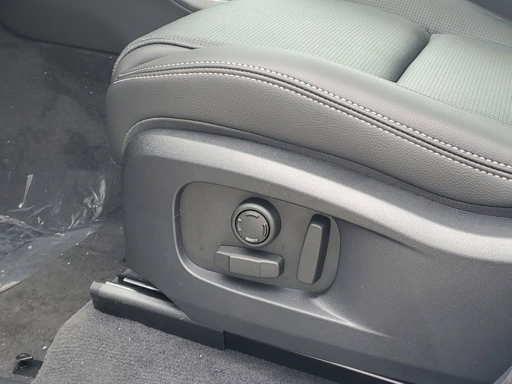 New 2026 Jaguar F-PACE R-Dynamic S image 12