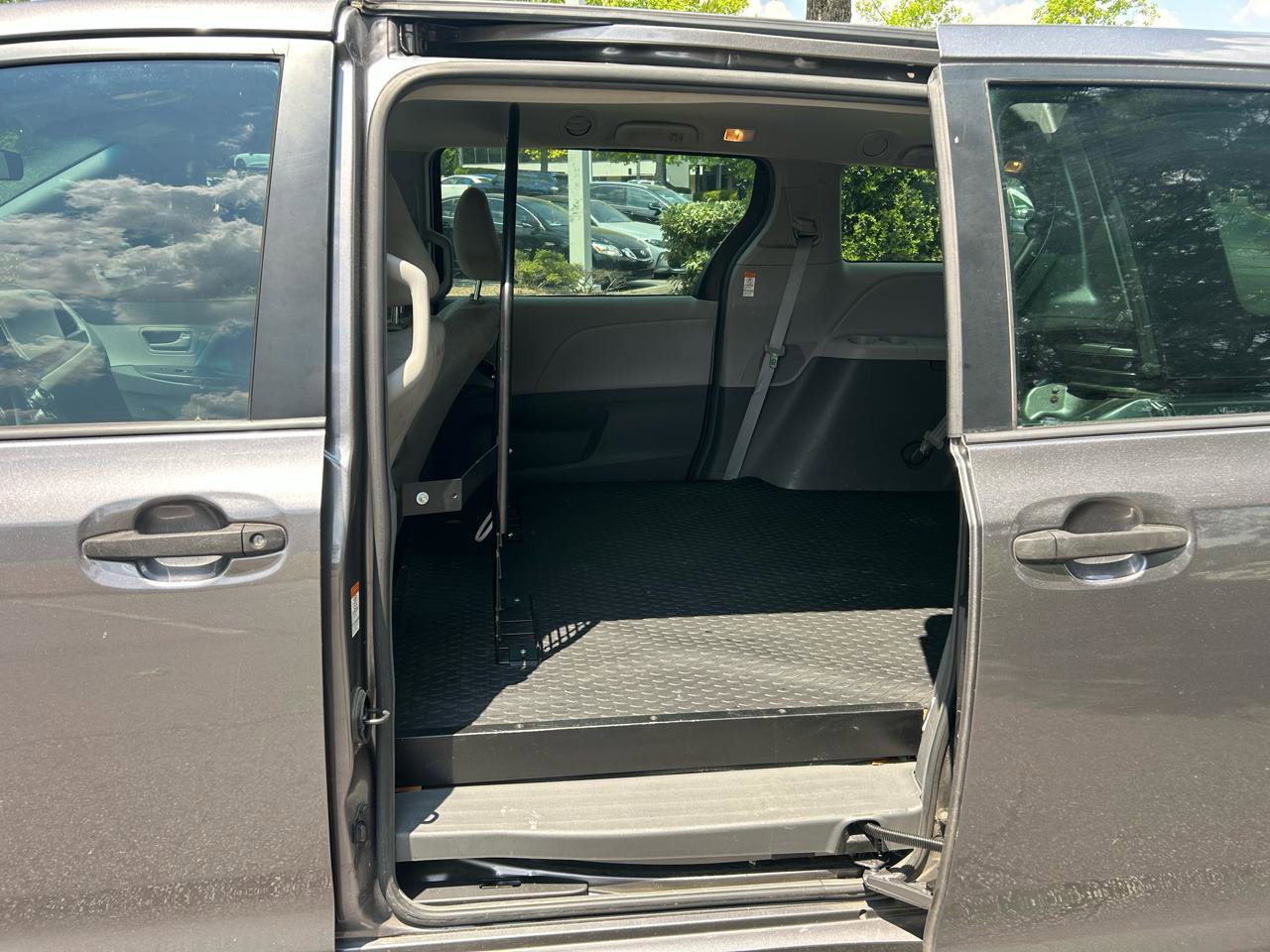 Used 2017 Toyota Sienna L FWD image 14