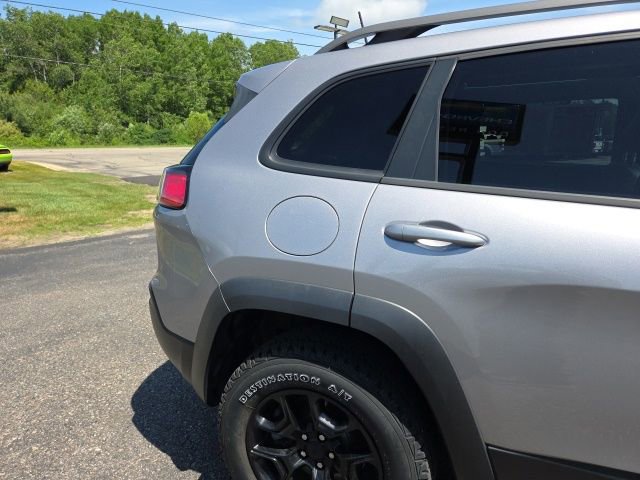 Used 2019 Jeep Cherokee Trailhawk AWD/4WD image 34