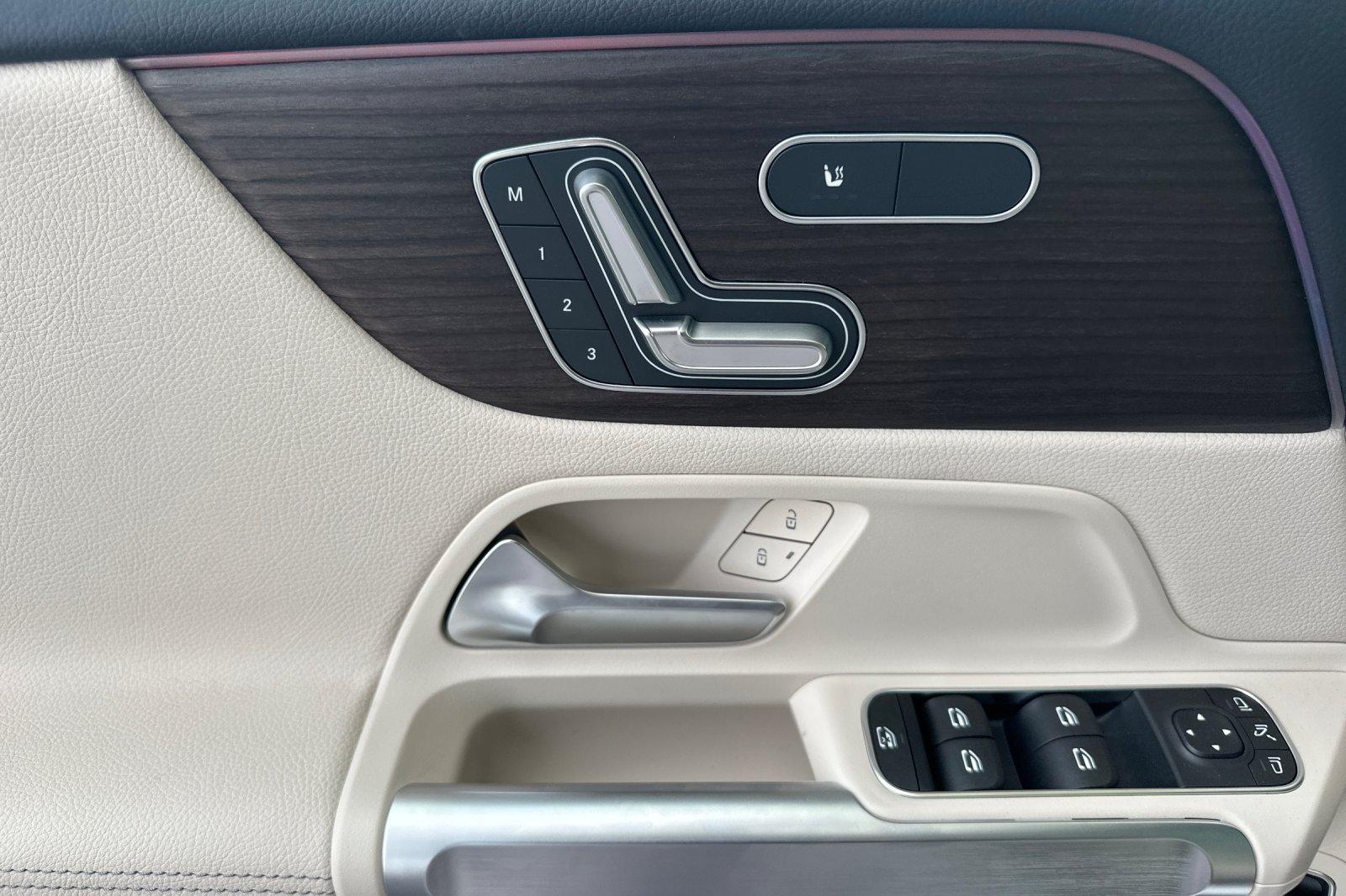 New 2025 Mercedes-Benz GLB 250 4MATIC image 11