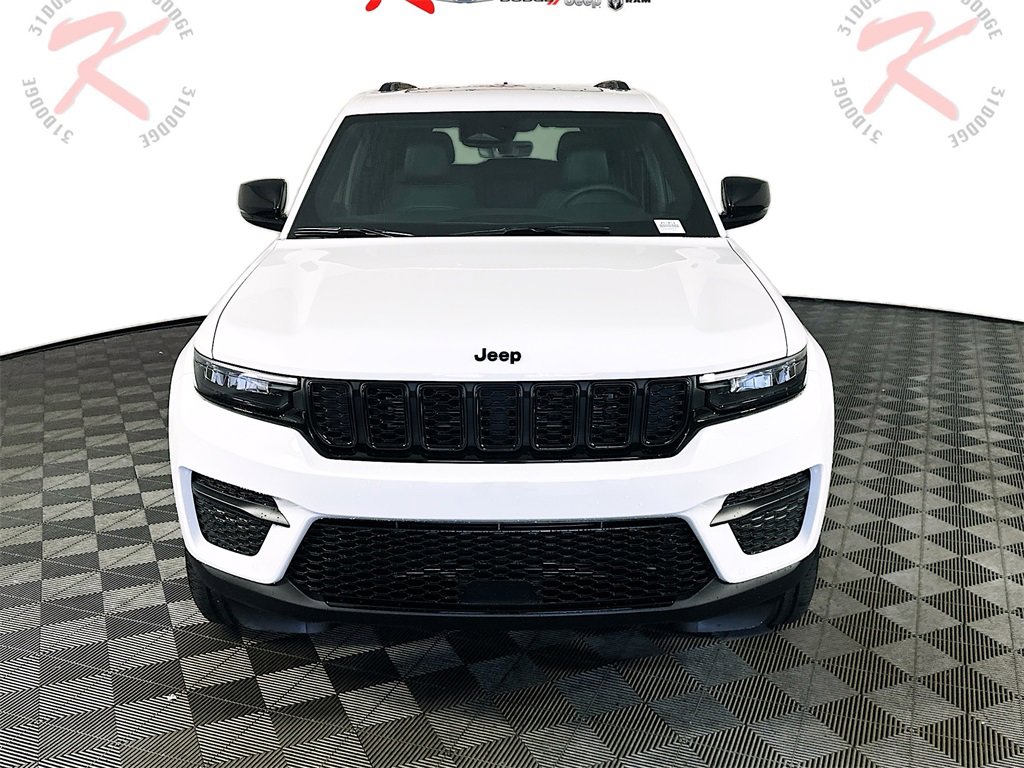 New 2025 Jeep Grand Cherokee Altitude image 2