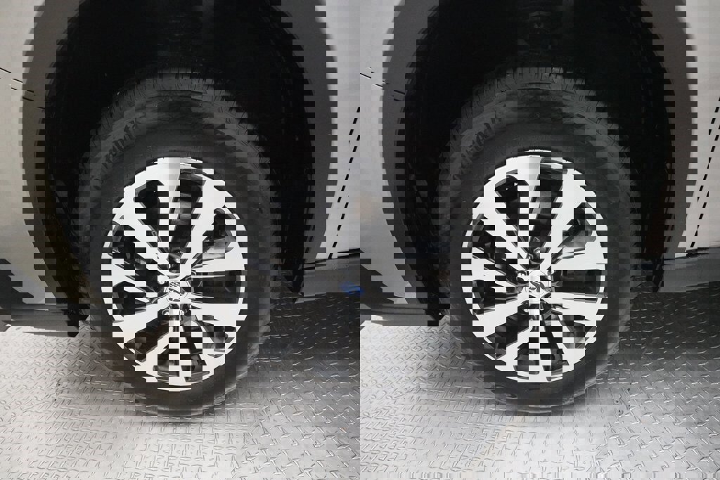 Used 2020 Subaru Outback Premium image 28