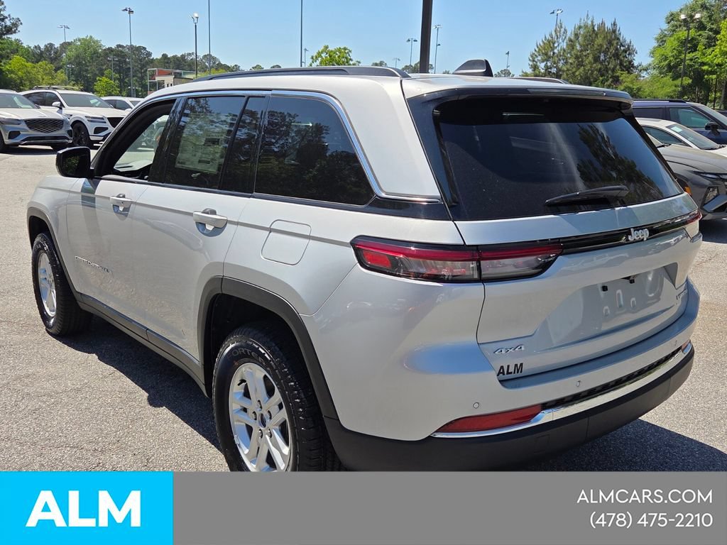 Used 2025 Jeep Grand Cherokee Laredo w/ Luxury Tech Group I AWD/4WD image 13