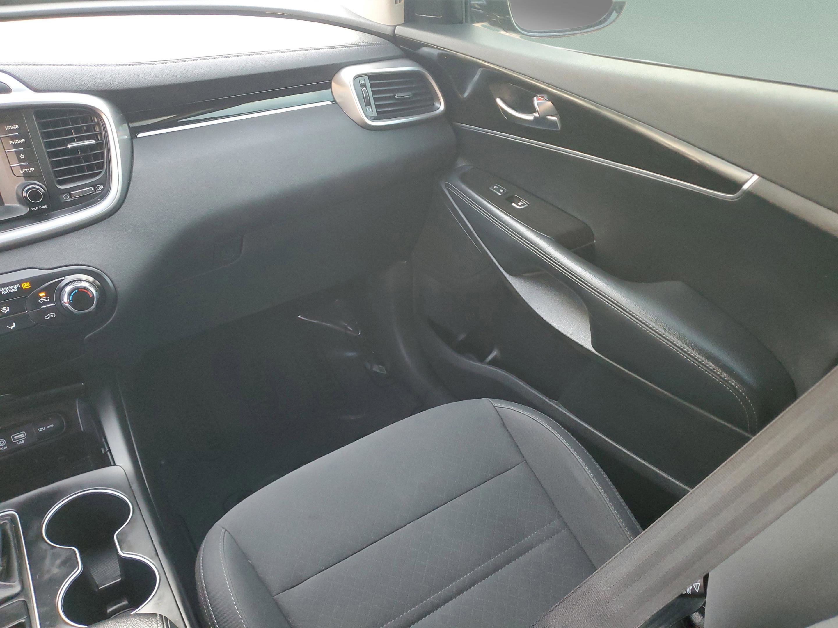 Used 2019 Kia Sorento LX image 12