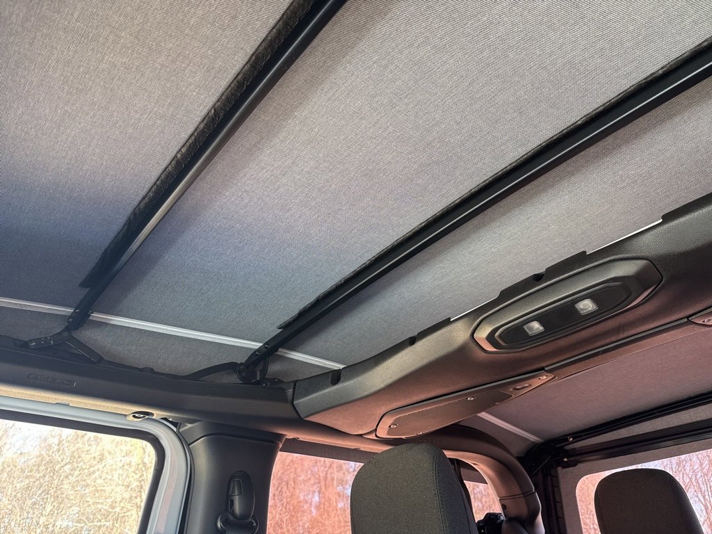 Used 2025 Jeep Wrangler Sport image 13